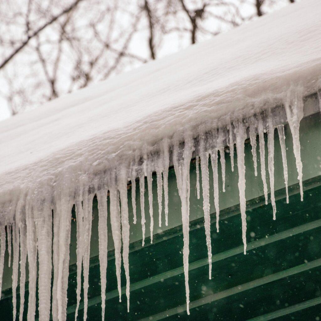 How Winter Weather Affects Your Roof: What Colorado Homeowners Should Know